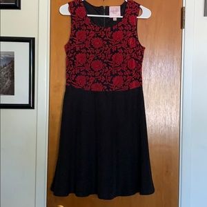 Dress by Romeo & Juliet Couture Size Small